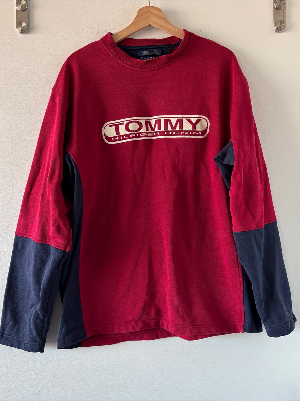 Vintage Y2K Tommy Hilfiger Red Crewneck Sweatshirt